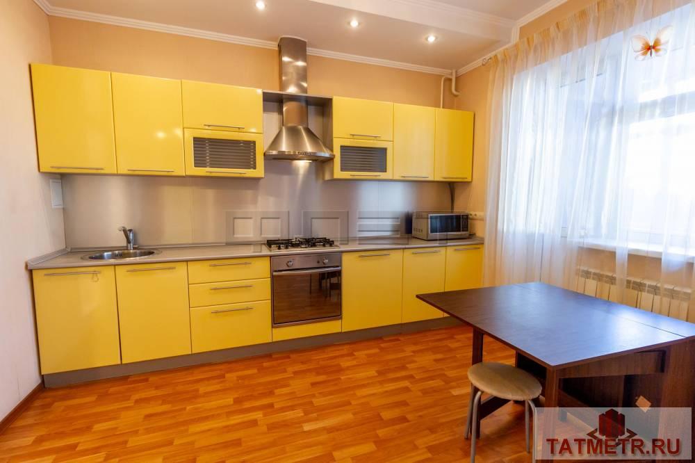 Продажа / Квартиры, Казань, Павлюхина улица, 6 500 000 ПРОДАЕТСЯ: Уютная 2-х комнатная квартира в центре на 2/9 этажного кирпичного дома, цоколь высокий - более 2х м., дом... - 2