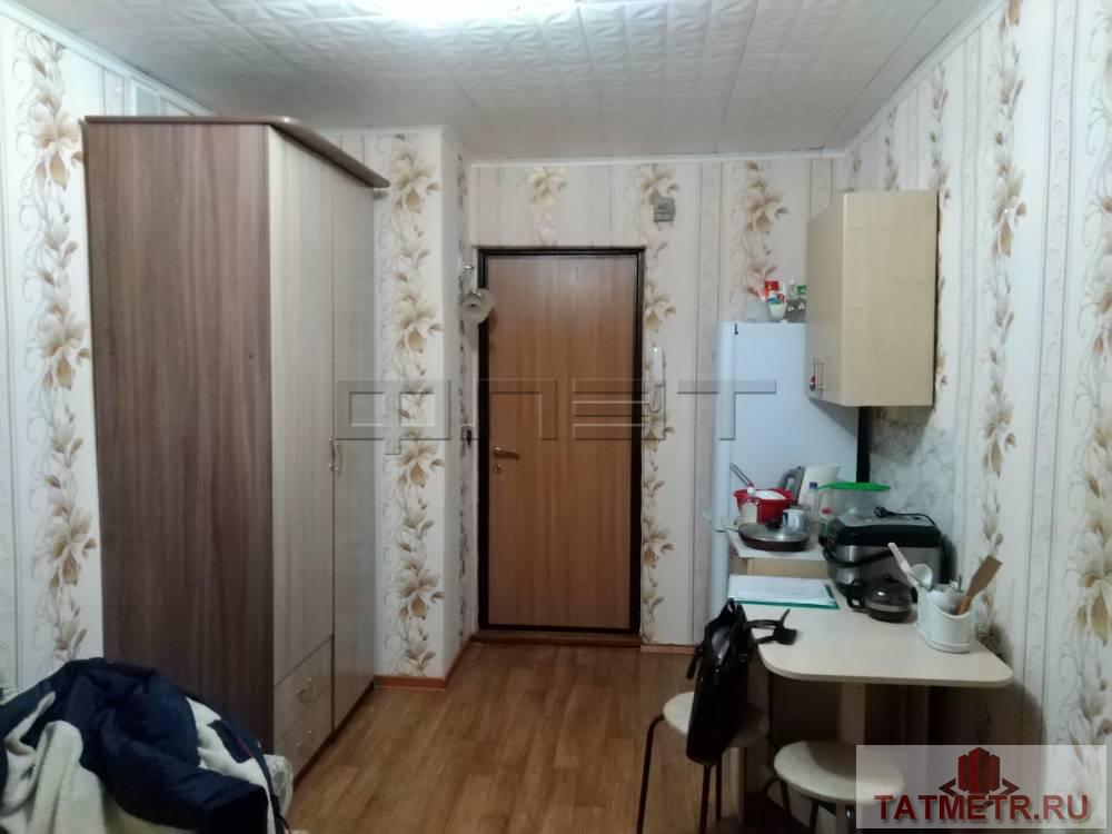 Продажа / Комнаты, Казань, Октябрьская улица, 800 000 ПРОДАЕТСЯ: Отличная комната со статусом квартиры в 5 минутах ходьбы от станции метро Северный вокзал. Планировка:... - 1