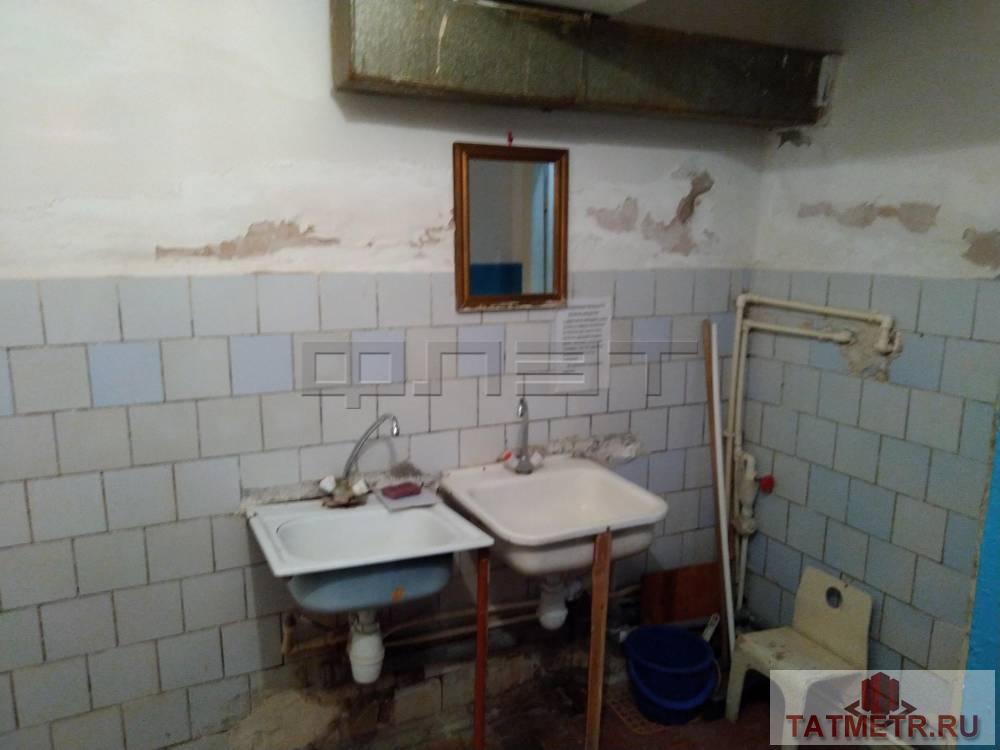 Продажа / Комнаты, Казань, Октябрьская улица, 800 000 ПРОДАЕТСЯ: Отличная комната со статусом квартиры в 5 минутах ходьбы от станции метро Северный вокзал. Планировка:... - 2