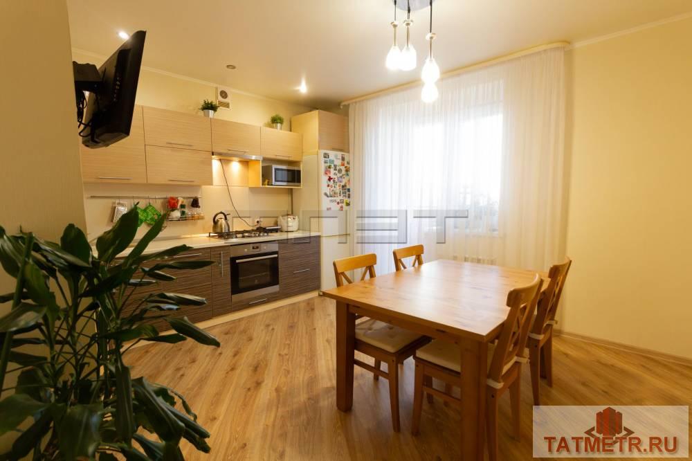 Продажа / Квартиры, Казань, ул. Старо-Аракчинская 2-я, 5 370 000 ПРОДАЕТСЯ: Уютная 2-х комнатная квартира в Кировском районе на 1/5 этажного кирпичного дома, дом 2015 года...