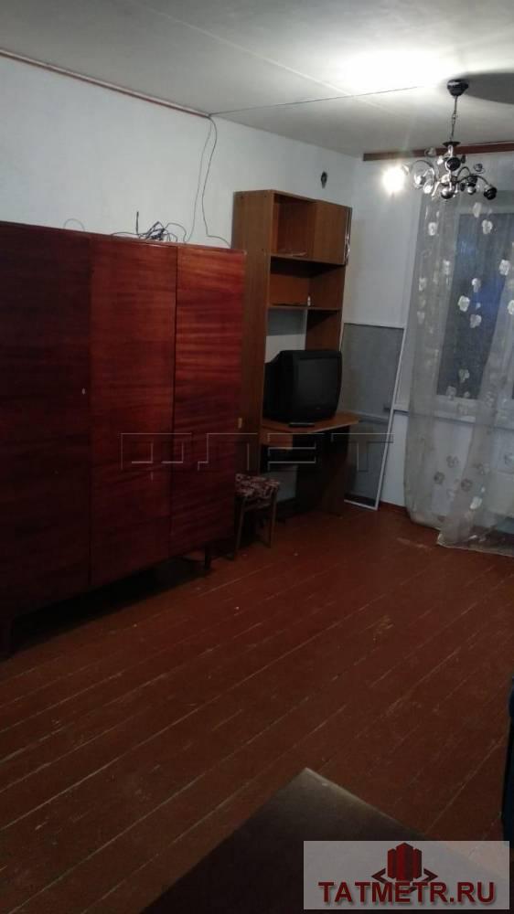 Продажа / Комнаты, Казань, Тополевая улица, 920 000 ПРОДАЕТСЯ: Уютная комната (со статусом квартиры) в Советском районе на 1/9 этажного кирпичного дома. Планировка:... - 1