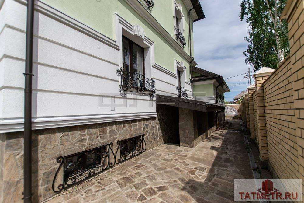 Продажа / Дома и коттеджи, Казань, Чунтонова улица, 30 000 000 Приволжский район, уникальный дом в элитном коттеджном посёлке Алтан. Три этажа и высокий цокольный этаж. 8 жилых... - 2