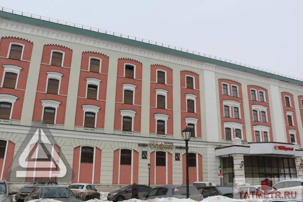Коммерческая / Аренда / Офисы, Казань, Адмиралтейская улица, 427 020 В обновленном бизнес-центре «Петрушкин Двор» на мансардном этаже (6 этаж) сдается помещение свободного назначения в...