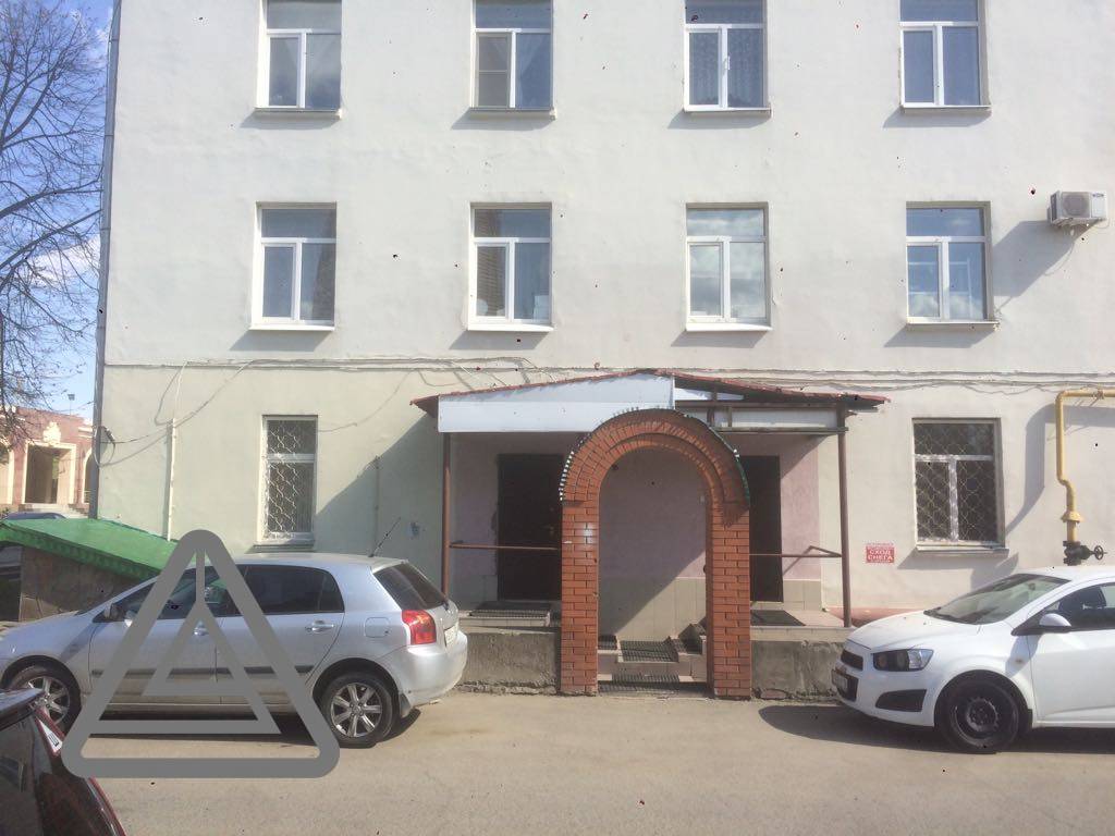 Коммерческая / Аренда / Офисы, Казань, Петербургская улица, 50 000 Сдается помещение свободного назначения по адресу Петербургская 62. В требующем ремонта состоянии. В помещении: —... - 8