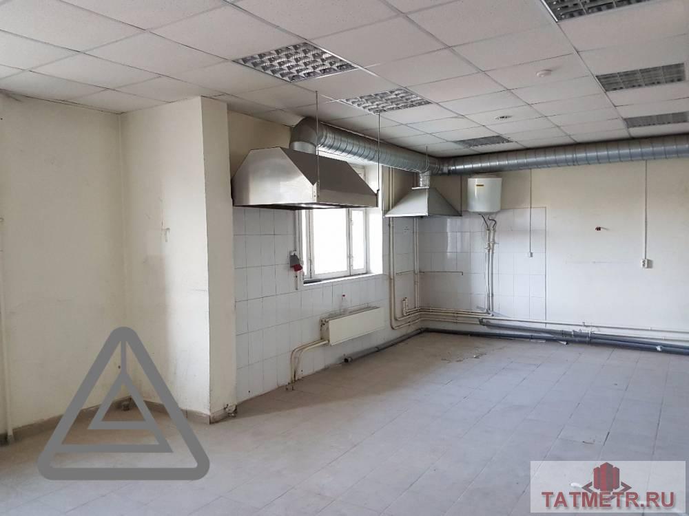 Коммерческая / Аренда / Офисы, Казань, Восстания улица, 265 020 Предлагаем в аренду, в хорошем состоянии, светлое помещение свободного назначения, находящееся на первой линии, на...