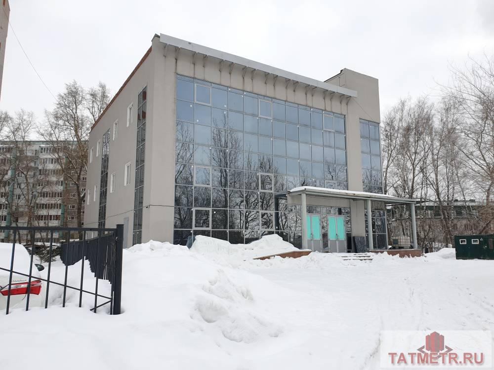Коммерческая / Аренда / Торговые помещения, Казань, Победы проспект, 550 000 Здание расположено на пересечении улиц Проспект Победы и Дубравная, напротив ТЦ 'Сити-Центр', рядом расположены...