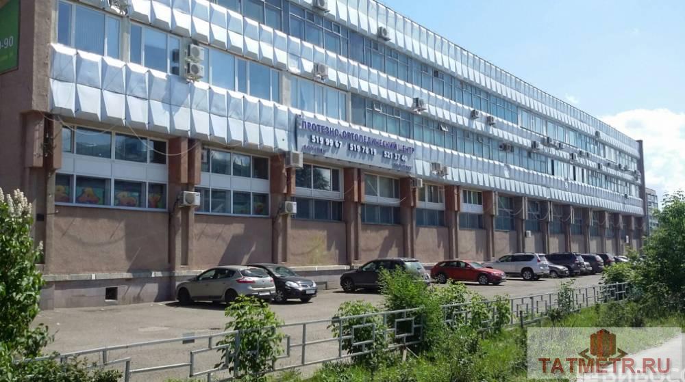 Коммерческая / Продажа / Офисы, Казань, Ямашева проспект, 14 200 Сдам офисное помещение в бизнес центре на втором этаже.Имеется автомобильная парковка ,рядом автобусная остановка... - 2
