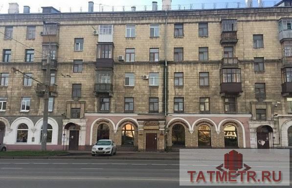 Коммерческая / Аренда / Офисы, Казань, Восстания улица, 92 000 Первая линия, первый этаж, потолки 3,7 метра, отдельная входная группа, большая парковка, вентиляция,...