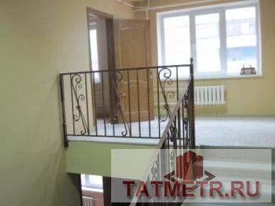 Коммерческая / Продажа / Офисы, Казань, Ямашева проспект, 134 000 Сдается отличное офисное помещение на Ямашева 54к1, после ремонта (2 этаж)- Кованая лестница. Стены - обои. Евроокна... - 2