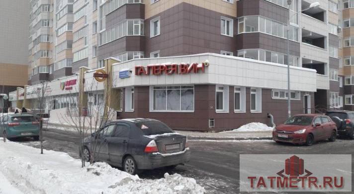 Коммерческая / Продажа / Офисы, Казань, Универсиады проспект, 87 750 Сдается нежилое помещение на 1-ом этаже , 1 линия ,в долгосрочную аренду от 1-го года, в недавно построенном жилом...