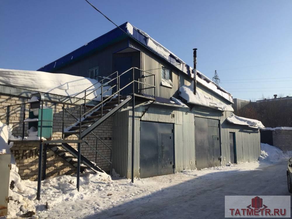 Продажа / Гаражи, Казань, Токарная улица, 40 000 Сдается недорого помещение, подходит под автосервис (и другие виды деятельности), 2 этажа, два бокса 44 и 37 кв.м.,...