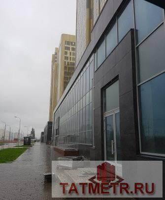 Коммерческая / Продажа / Торговые помещения, Казань, Победы проспект, 280 000 Предлагается на аренду офисно-торговое помещение,общей площадью 350 кв.м. Жилой комплекс “Победа” расположился в... - 7