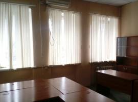Предлагается в аренду офис 32 кв.м расположенный в торгово-офисном...