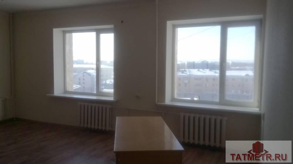 Коммерческая / Продажа / Офисы, Казань, Ахтямова улица, 36 500 Блок-офис из двух комнат: 50 + 23 кв.м. Просторное, светлое помещение, 5 этаж, пластиковые рамы, свежий ремонт.на... - 1