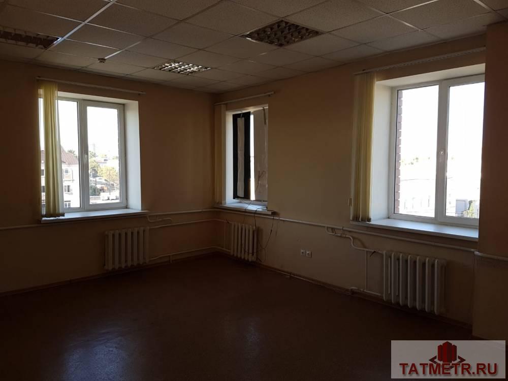 Коммерческая / Продажа / Офисы, Казань, Гладилова улица, 16 500 Сдается чистый, комфортабельный офис 30м2 в аренду на Гладилова 35. Первая линия от дороги, 4 этаж. В офисе выполнен... - 2