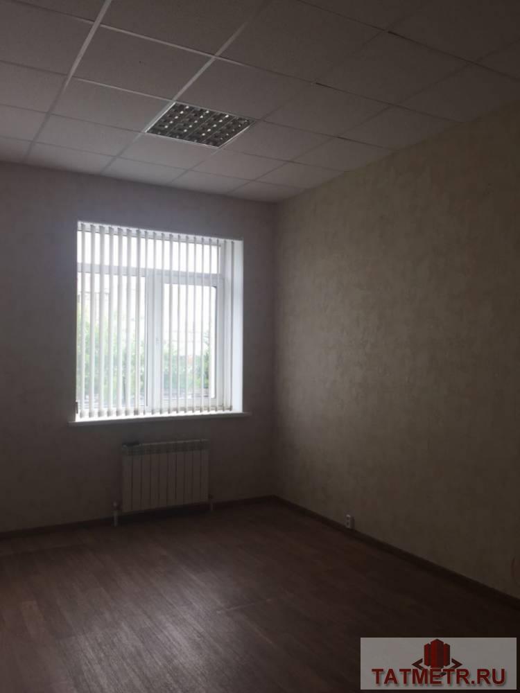 Коммерческая / Продажа / Офисы, Казань, Академика Лаврентьева улица, 21 000 Сдаю офис в Ново-Савиновском районе, расположенный в бизнес-центре по адресу Лаврентьева, д. 3. В офисе выполнен... - 1