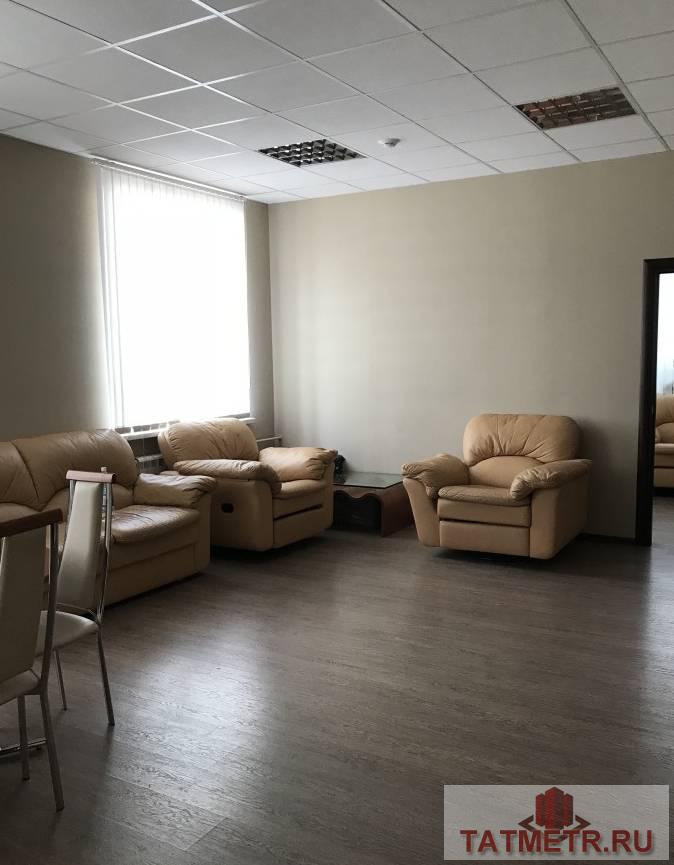 Коммерческая / Продажа / Офисы, Казань, Авангардная улица, 45 000 Сдается в аренду офисное помещения 82 кв.м.(которая включает 3 кабинета, свой санузел с душевой и горячей водой) в...