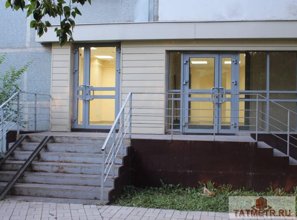 Коммерческая / Продажа / Офисы, Казань, Сафиуллина улица, 60 700 Помещение свободного назначение 60,7 кв. м по улице Сафиуллина, 30. Уникальное предложение под магазин, салон, офис.... - 8