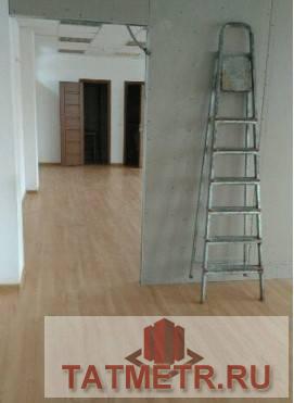 Коммерческая / Продажа / Торговые помещения, Казань, Алтынова улица, 48 000 В отдельно стоящем здании от дороги, по ул. Алтынова 15а, на 2-ом этаже сдается помещение 60м2 стоимостью 800р.м2 с... - 2