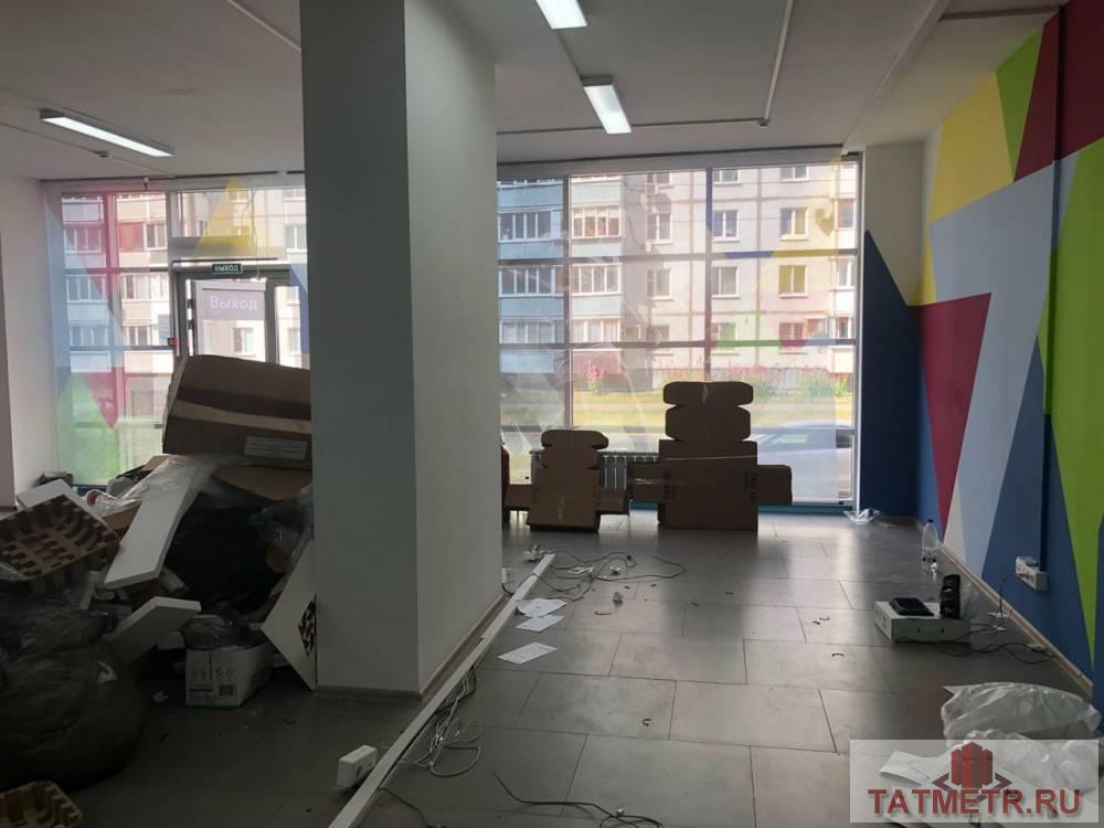 Коммерческая / Продажа / Офисы, Казань, Четаева улица, 124 000 Сдам помещение с хорошим ремонтом на первой линии, первый этаж. Панорамное остекление, помещение светлое, просторное.... - 4