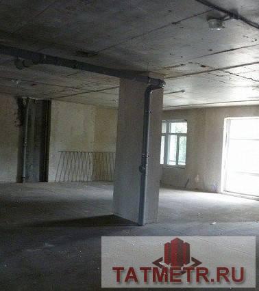 Коммерческая / Продажа / Офисы, Казань, Фатыха Карима улица, 114 000 Сдается в аренду 190м2 на 1 этаже 6-ти этажного жилого дома. Первая линия от дороги. Отдельная входная группа....