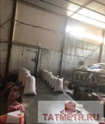 Коммерческая / Продажа / Производство и склады, Казань, жилой массив Самосырово, 32 500 На первой линии от дороги сзади Эдельвейса сдается склад 200м2. Отапливается газовым котлом, своя скважина, наливные...