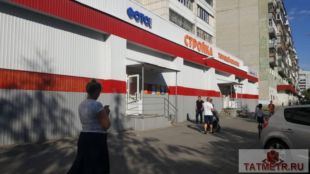 Коммерческая / Продажа / Торговые помещения, Казань, Серова улица, 24 000 Сдаются торговые площади в аренду. Рядом остановка общественного транспорта.Имеется парковка для посетителей и место...