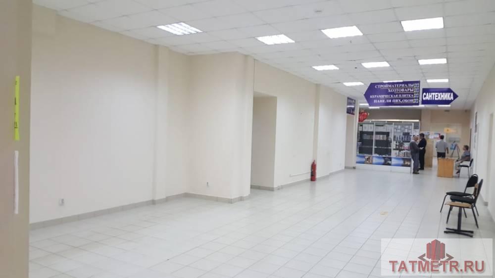 Коммерческая / Продажа / Торговые помещения, Казань, Серова улица, 24 000 Сдаются торговые площади в аренду. Рядом остановка общественного транспорта.Имеется парковка для посетителей и место... - 3