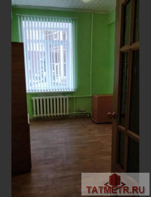 Коммерческая / Продажа / Офисы, Казань, Маленькая улица, 35 000 Помещение от собственника с отличным светлым ремонтом. 4 кабинета. СТАЛИНКА. Высокие потолки, пластиковые окна,... - 5
