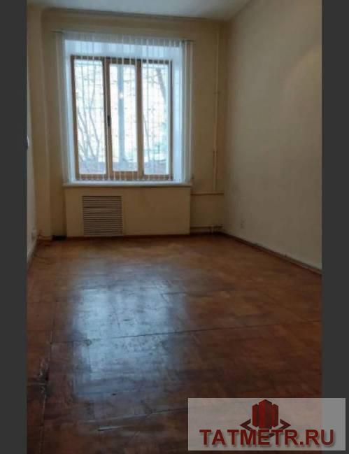 Коммерческая / Продажа / Офисы, Казань, Маленькая улица, 35 000 Помещение от собственника с отличным светлым ремонтом. 4 кабинета. СТАЛИНКА. Высокие потолки, пластиковые окна,... - 6