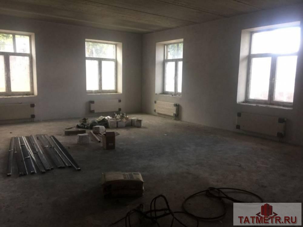 Коммерческая / Продажа / Офисы, Казань, 1-я Азинская улица, 350 000 На первом этаже жилого дома. Высокий пешеходный и автомобильный трафик. Развитая и удобная инфраструктура. Свободная... - 1