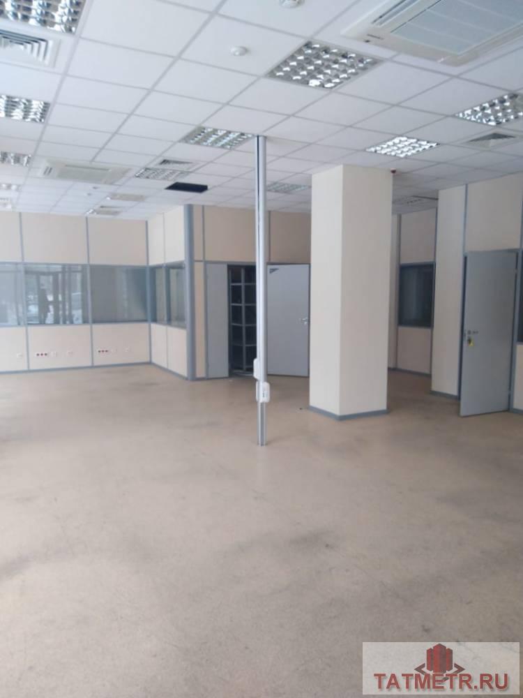 Коммерческая / Продажа / Офисы, Казань, Ново-Савиновский район, 387 000 Сдается в аренду помещение площадью- 387 кв.м. Расположено на 1-й линии 1-м этаже с отдельным входом Высокий... - 1