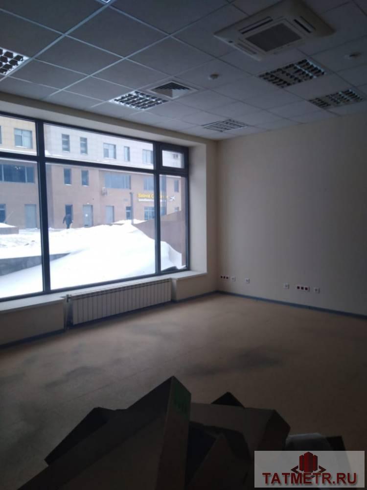 Коммерческая / Продажа / Офисы, Казань, Ново-Савиновский район, 387 000 Сдается в аренду помещение площадью- 387 кв.м. Расположено на 1-й линии 1-м этаже с отдельным входом Высокий... - 3