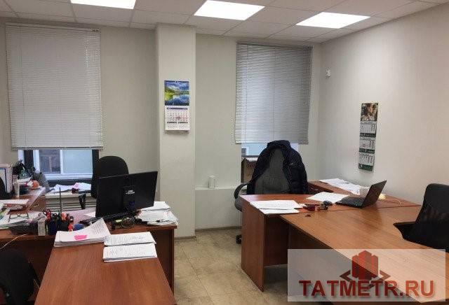 Коммерческая / Продажа / Офисы, Казань, Баумана улица, 22 000 Предлагаем в аренду офис 20м2 в самом центре города на главной пешеходной улице. Помещение продолговатой формы... - 1