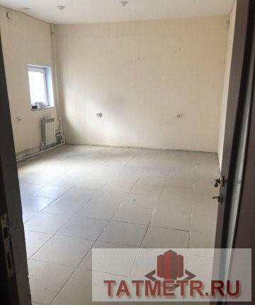 Коммерческая / Продажа / Производство и склады, Казань, жилой массив Самосырово, 225 000 На первой линии от дороги сзади Эдельвейса сдается склад 900м2. Отапливается газовым котлом, своя скважина, наливные... - 7