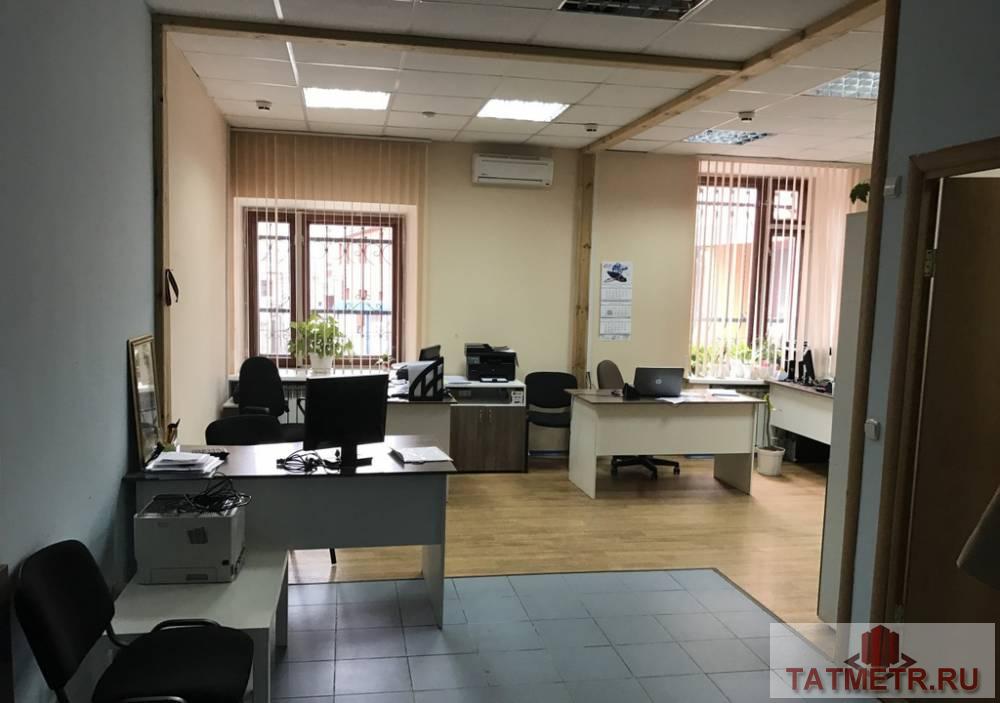 Коммерческая / Продажа / Офисы, Казань, Каюма Насыри улица, 60 000 Предлагаем в аренду офис в историческом центре города. Первый этаж в жилом доме, отдельная своя входная группа с... - 1
