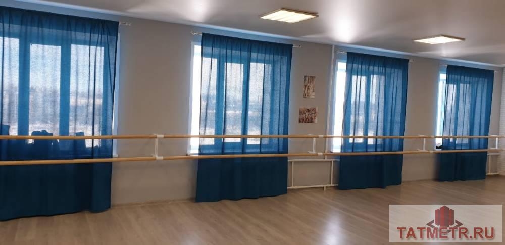 Коммерческая / Продажа / Офисы, Казань, Ахтямова улица, 147 000 Сдается готовое помещение под школу танцев, йогу и т.д. 3 зала, с душевой на 9-м этаже офисного центра. Вид на кабан....