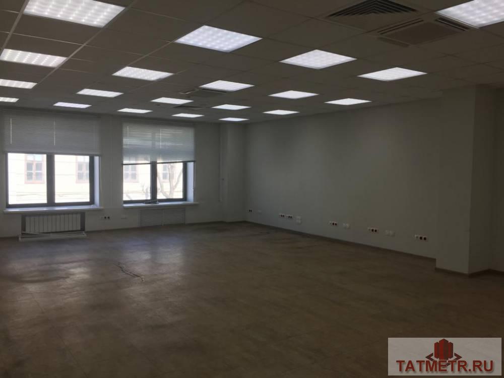 Коммерческая / Продажа / Офисы, Казань, Баумана улица, 52 800 Предлагаем в аренду офис 48м2 на 1 этаже в блок офисе. Светлый, чистый, с хорошим ремонтом. Имеется система...