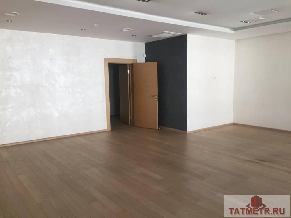 Коммерческая / Продажа / Офисы, Казань, Баумана улица, 74 250 Предлагаем в аренду офис 67,5м2 на 2 этаже В БЦ Казанское Подворье. Помещение большое, светлое, с хорошим ремонтом, с...