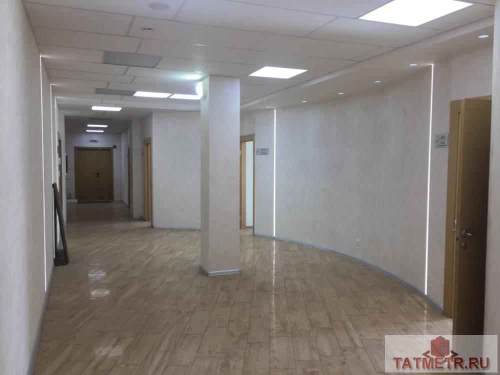 Коммерческая / Продажа / Офисы, Казань, Баумана улица, 74 250 Предлагаем в аренду офис 67,5м2 на 2 этаже В БЦ Казанское Подворье. Помещение большое, светлое, с хорошим ремонтом, с... - 1