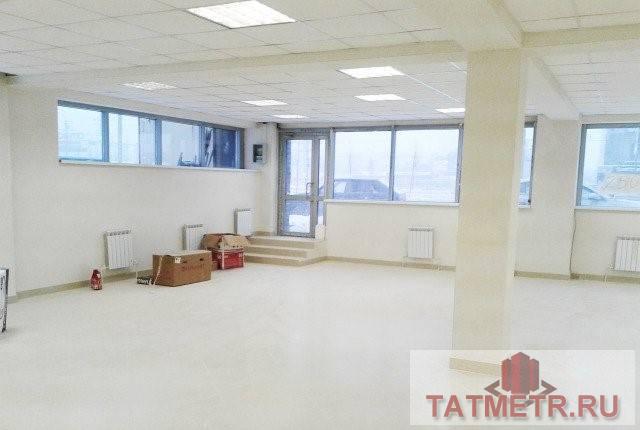 Коммерческая / Продажа / Торговые помещения, Казань, Краснококшайская улица, 256 500 Предлагаем в аренду помещение 342м2 на первой линии, по соседству с фитнес клубом 'POWERHOUSE GYM', магазинами...
