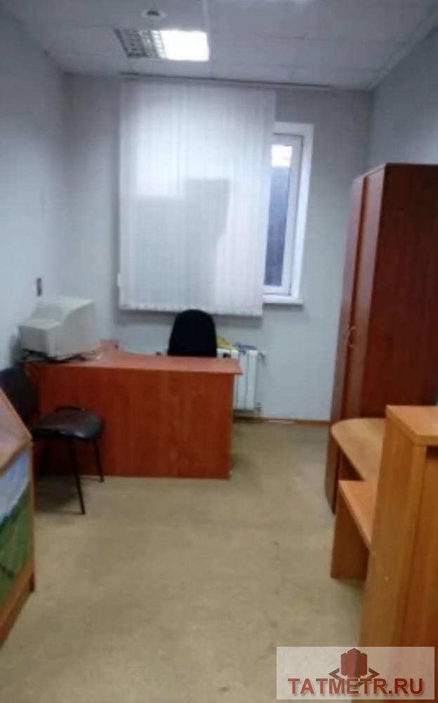 Коммерческая / Аренда / Офисы, Казань, Бутлерова улица, 80 000 Сдам цокольный этаж с окнами. Помещение состоит из 5 ти кабинетов и зоны ресепшен. Есть мебель, два парковочные...