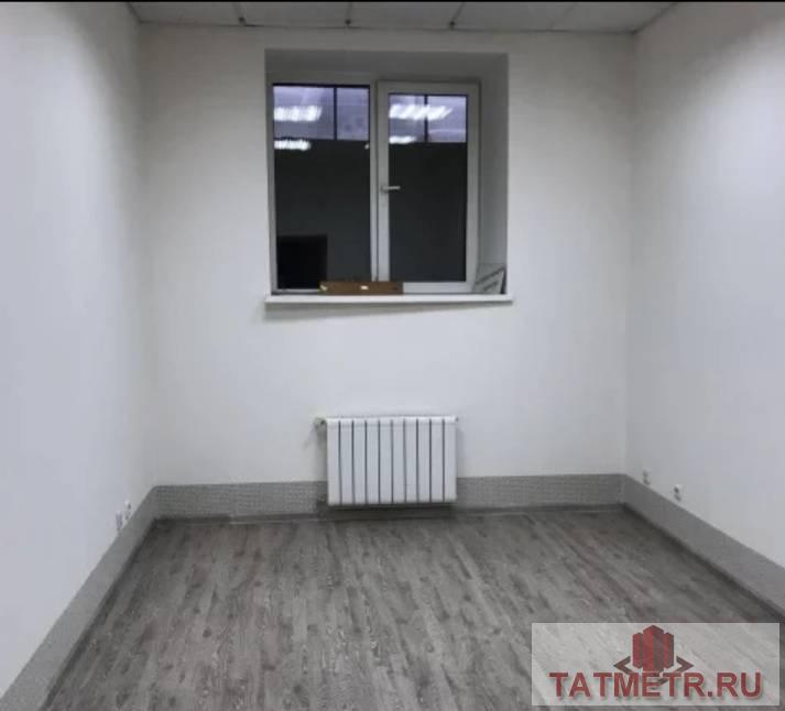 Коммерческая / Аренда / Офисы, Казань, Бутлерова улица, 80 000 Сдам цокольный этаж с окнами. Помещение состоит из 5 ти кабинетов и зоны ресепшен. Есть мебель, два парковочные... - 2