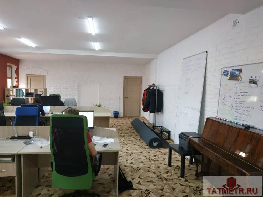 Коммерческая / Аренда / Офисы, Казань, Баумана улица, 60 000 Сдаётся помещение на втором этаже. Свой дворик с парковочные и местами. Проведена пожарная и охранная сигнализация.... - 1