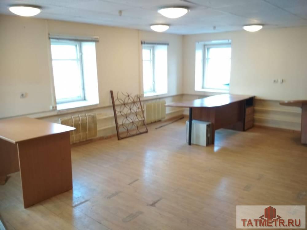 Коммерческая / Аренда / Офисы, Казань, Вахитовский район, 27 000 Сдается в аренду офис 54м2 в самом центре города. Состоит из 2-х кабинетов (12 и 42)м2. Имеется парковка со... - 1