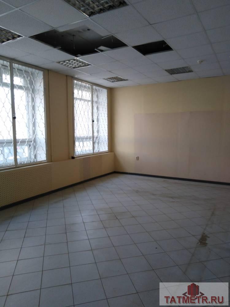 Коммерческая / Аренда / Офисы, Казань, Шамиля Усманова улица, 55 000 Сдам помещение на первой линии. Большой автомобильный и пешеходный трафик. Рядом остановка общественного транспорта,... - 1