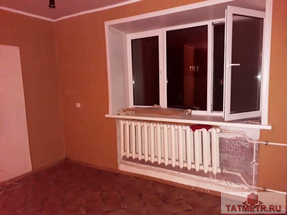 Продажа / Квартиры, Зеленодольск, Паратская улица, 520 000 ПРОДАЁТСЯ ОТЛИЧНАЯ гостинка в г. Зеленодольск. Окно-стеклопакет, новая входная дверь. Есть зона кухни. В подарок...