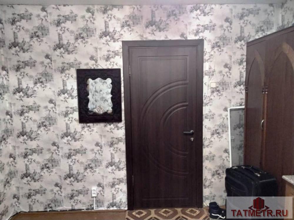 Продажа / Комнаты, Зеленодольск, Ленина улица, 420 000 ПРОДАЕТСЯ комната в центре г. Зеленодольск. Просторная и светлая в кирпичном доме. Комната с ремонтом окно... - 1