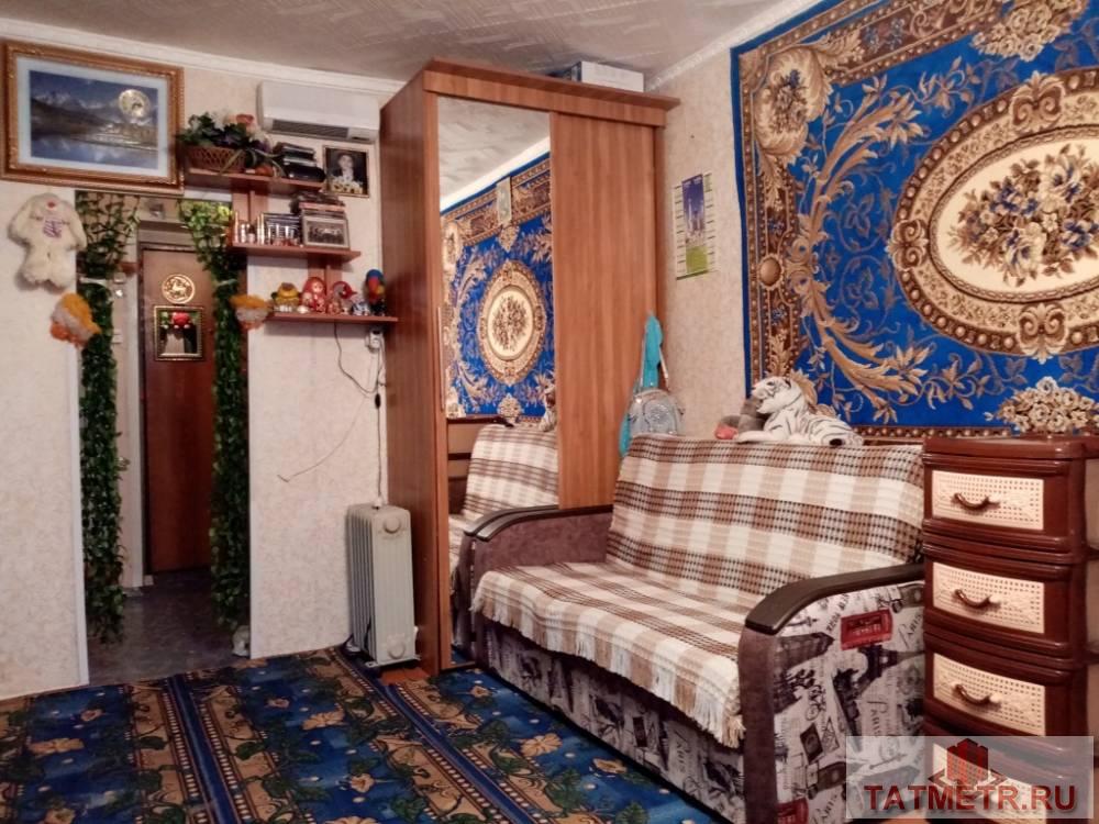 Продается  хорошая комната  в центре г. Зеленодольск. Комната светлая, чистая, имеется новое окно стеклопакет,... - 2