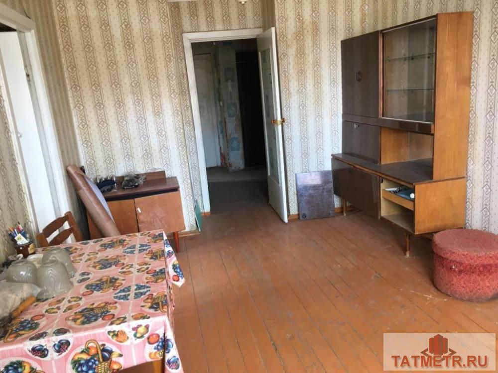 Продается 1/2 доля картиры в 3-х квартире в центре города Зеленодольск. Квартира большая, светлая. Рядом мебельный...